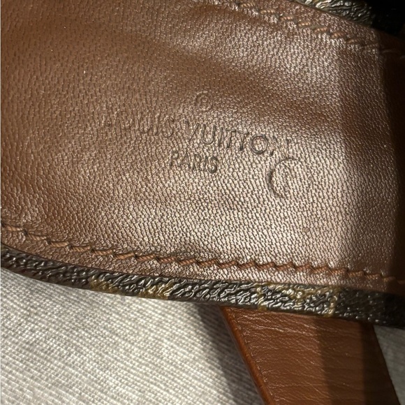 Louis Vuitton  Slide Sandals  size (37- 7) Sorry NO BOX - Picture 10 of 17